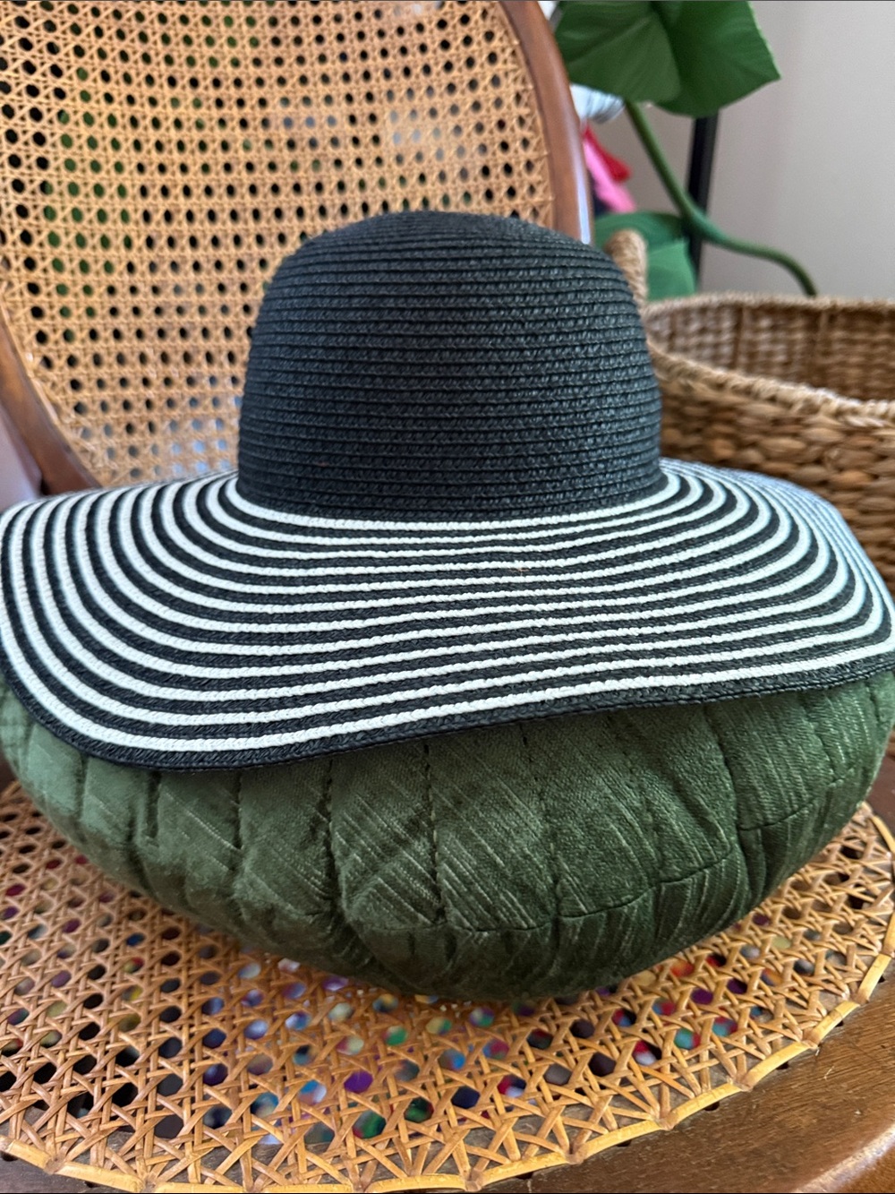 NWT Vintage 90s/Y2K Cruise Club Black & White Striped Pretty Woman Resort Hat